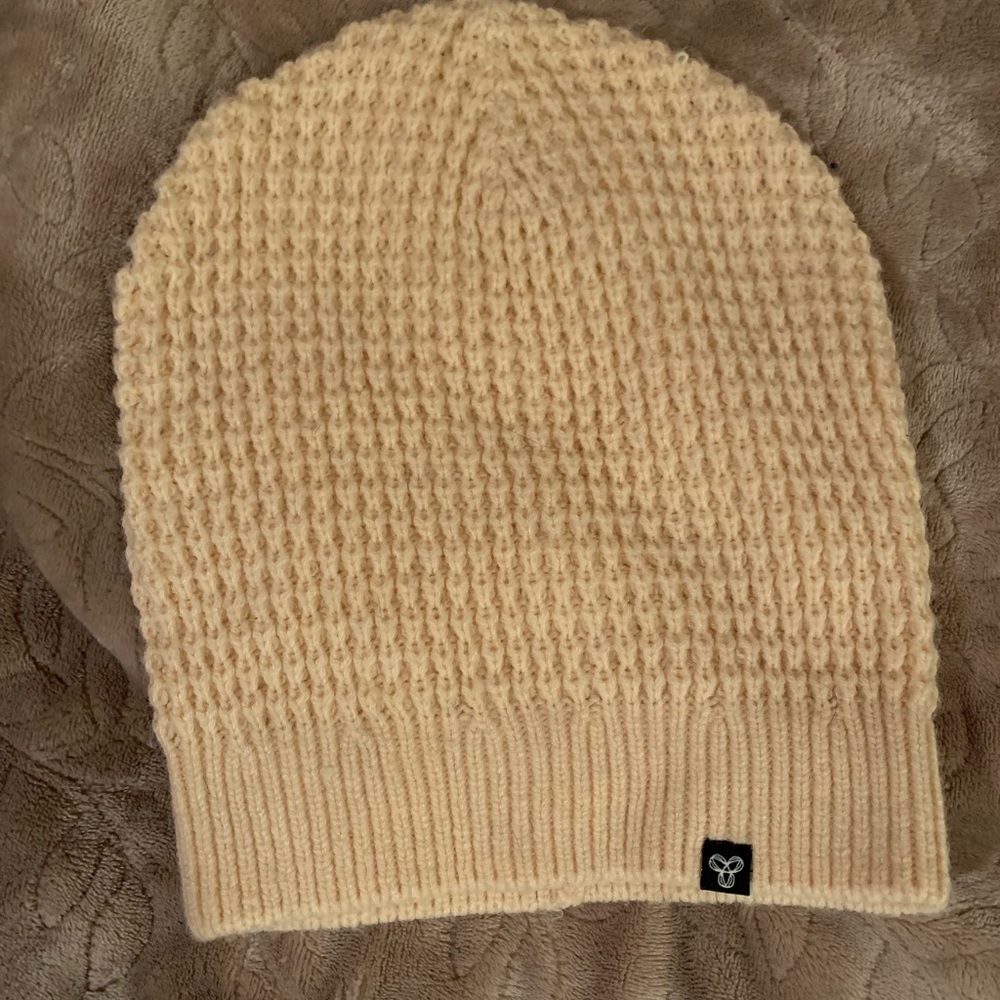 Aritzia/TNA toque